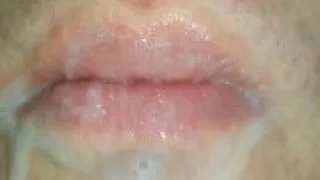 Пенистые губы для тебя (ASMR)