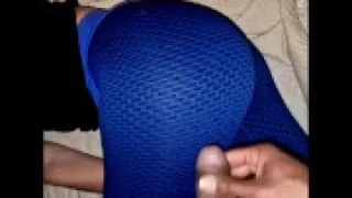 MI MADRASTRA LLEGA CANSADA DEL GYM Y ME CONFUNDE CON MI PADRASTRO, CREAMPIE DENTRO