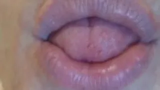 Cосу язык крупным планом. ASMR VIDEO